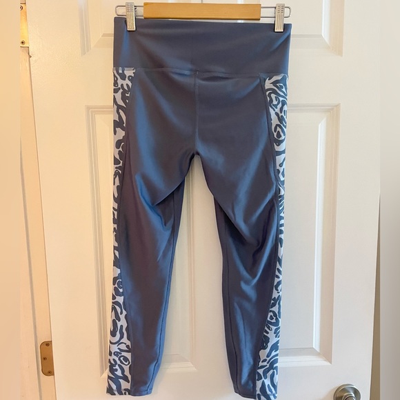 Under Armour HeatGear Compression Tonal Side Print Ankle Leggings Size Medium - Picture 5 of 6